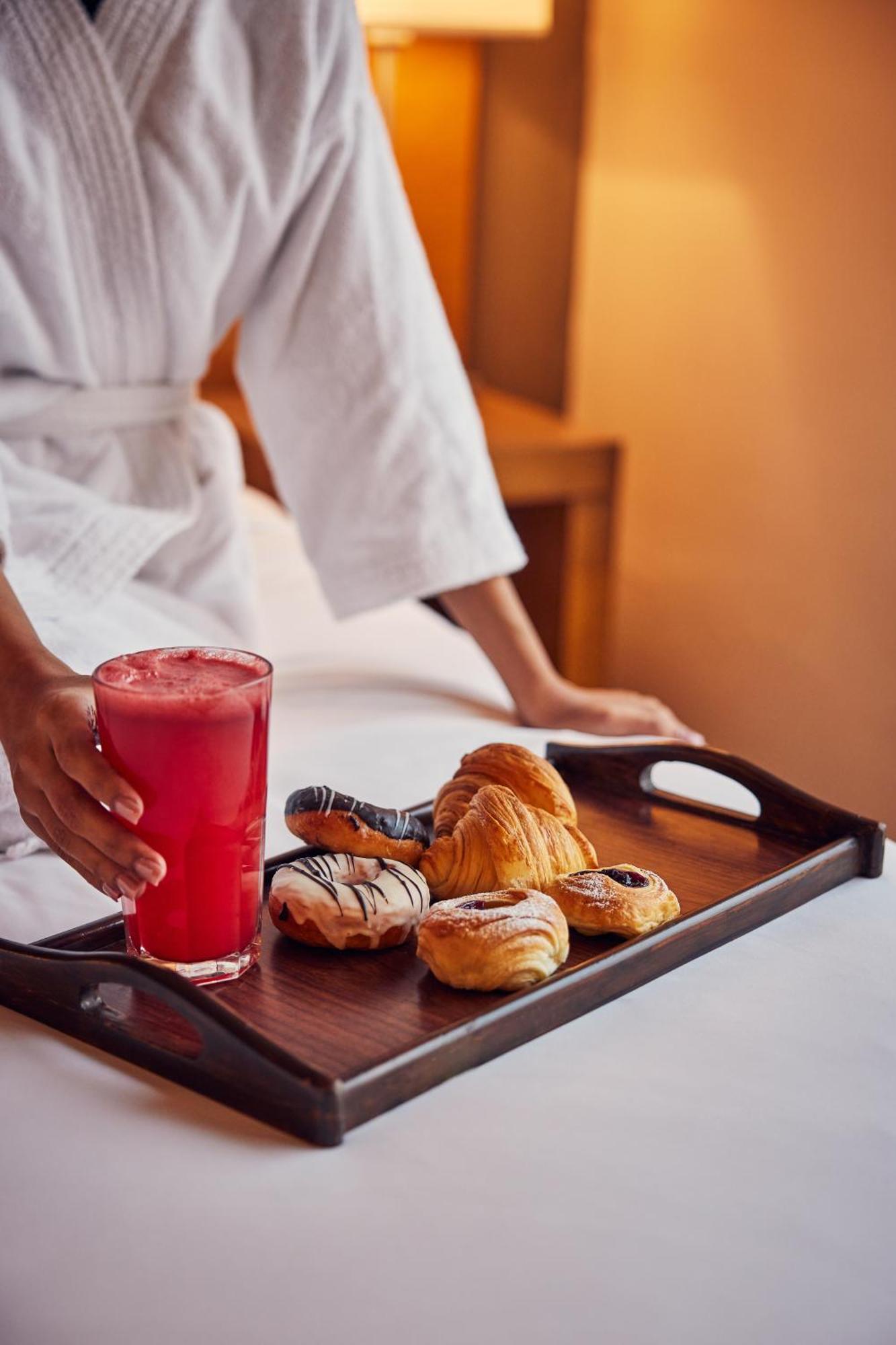 Hyatt Place Gurgaon Udyog Vihar Exterior foto Room service